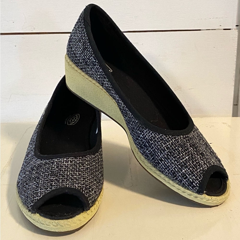 KEEN Navy Blue and White Tweed Wedge - 9
